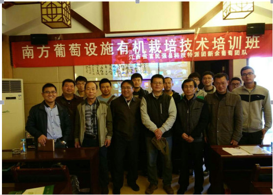 专家与工作人员合影 专家与工作人员合影